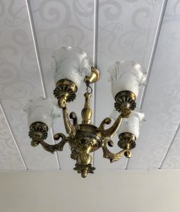 Photo Brass brushed crystal chandelier