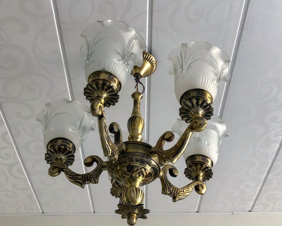 Photo Brass brushed crystal chandelier