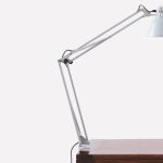 Photo wooden table lamp