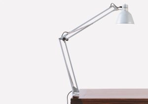 Photo wooden table lamp