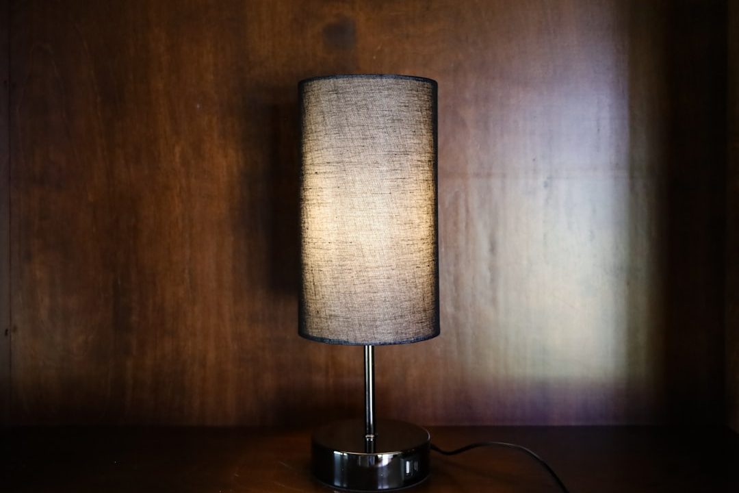 Photo Linen shade table lamp